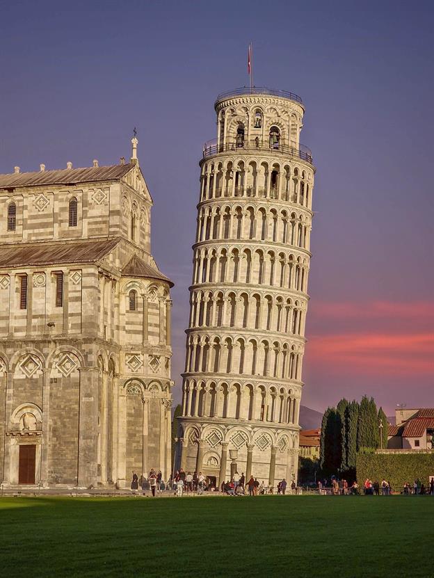 Der Schiefe Turm von Pisa ist wohl eines der bekanntesten Bauwerke der Welt. Ursprünglich als freistehender Glockenturm für den Dom von Pisa geplant, begann der Bau im Jahr 1173. Schon bald nach Baubeginn neigte sich der Turm aufgrund des weichen Untergrunds, was ihm seinen charakteristischen schiefen Winkel verlieh. Ein Besuch in Pisa wäre nicht komplett ohne ein obligatorisches Foto, bei dem man so tut, als würde man den Turm stützen. Es ist fast schon ein Touristenritual! ... Wir haben darauf wegen der vielen Leute verzichtet :-))
(11.2024)