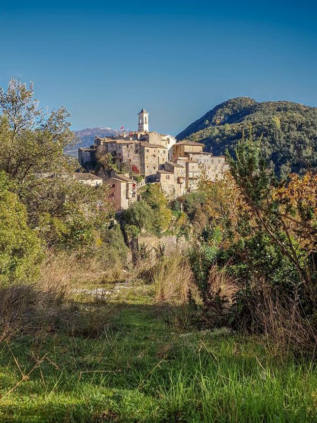 Ein wirklich hübsches kleines Dorf in den bewalteten Hügeln, ganz in der Nähe unseres Housesits in Tarano.
(11.2024)