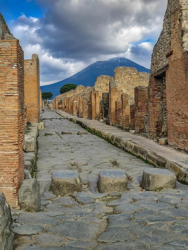 Die Ausgrabungen von Pompeji haben zahlreiche gut erhaltene Gebäude, Straßen, Kunstwerke und Alltagsgegenstände ans Licht gebracht.
(01.2025)