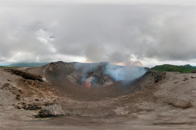 Im Schnitt werden pro Tag 500 Explosionen am Yasur registriert. Im Mai 2010 sorgte der Yasur für Schlagzeilen. Besonders starke Eruptionen ließen Lavabrocken bis auf die Außenflanke des Vulkans fliegen, da heisst es "Kopfeinziehen".