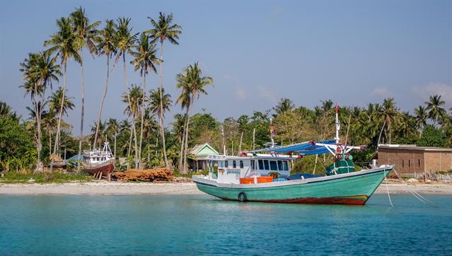 In dieser kleinen Stadt werden die typisch indonesischen Holzboote gebaut.
